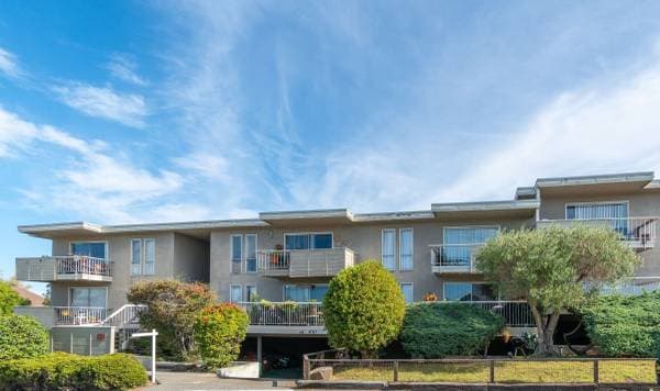 2BR/1BA Apartment on Golden Gate · Richmond photo 1