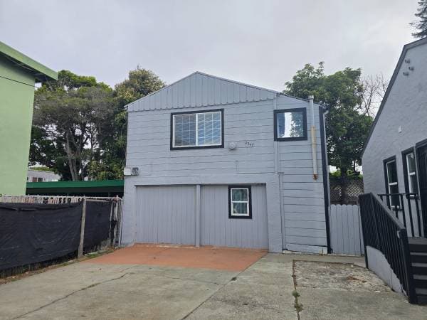 Apartments on Roosevelt Avenue · Richmond photo 1