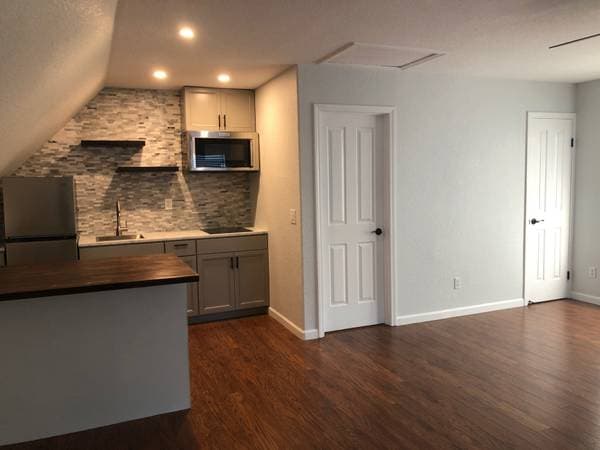0BR/1BA Single Family House · Petaluma photo 2