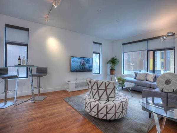 2BR/2BA Apartment on 3rd St. · San Francisco photo 3