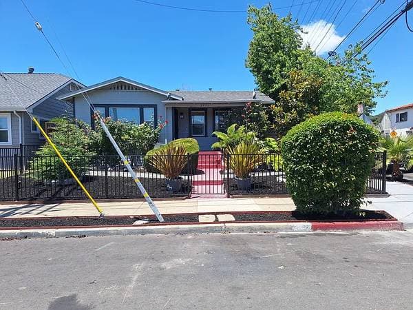 2BR/1BA Single Family House · Oakland photo 1