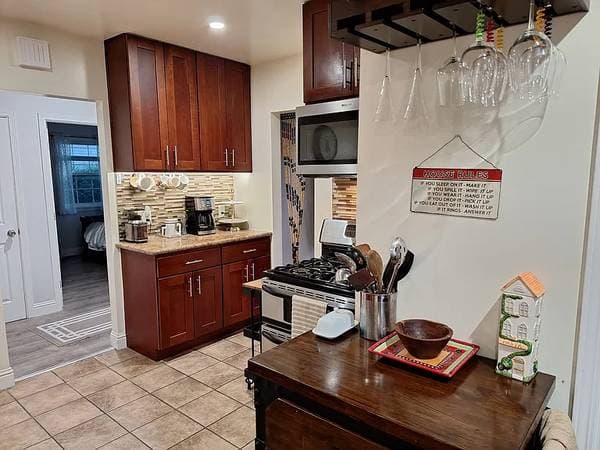 2BR/1BA Single Family House · Oakland photo 3