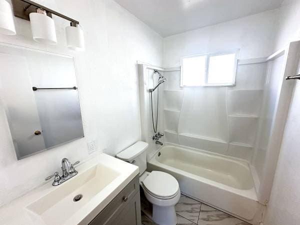 2BR/1BA Apartment · Oakland photo 5