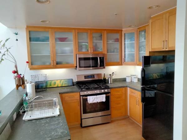 1BR/2BA Loft · San Francisco photo 2