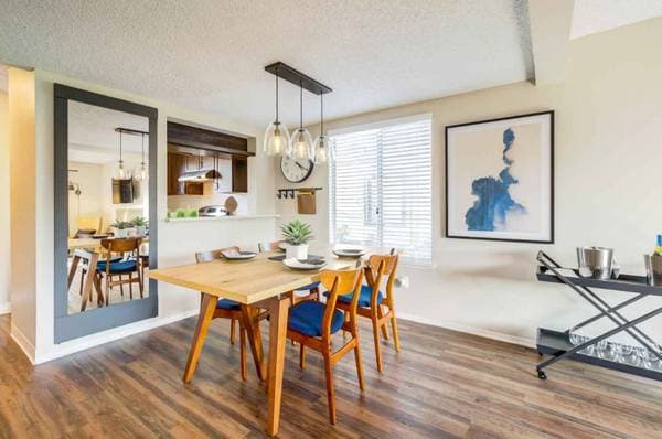 2BR/1BA Townhouse on Lakeville Cir · Petaluma photo 3