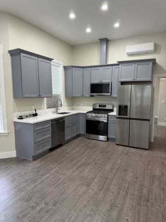 3BR/2BA Apartment · Oakland photo 3
