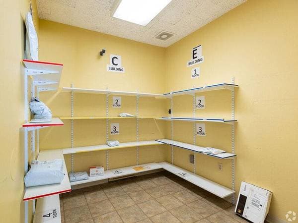 0BR/1BA Apartment on Carlmont Drive · Belmont photo 3