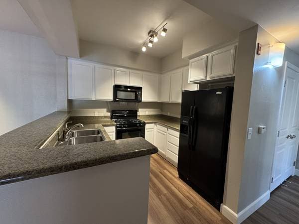 2BR/2BA Apartment on Round Barn Blvd · Santa Rosa photo 4