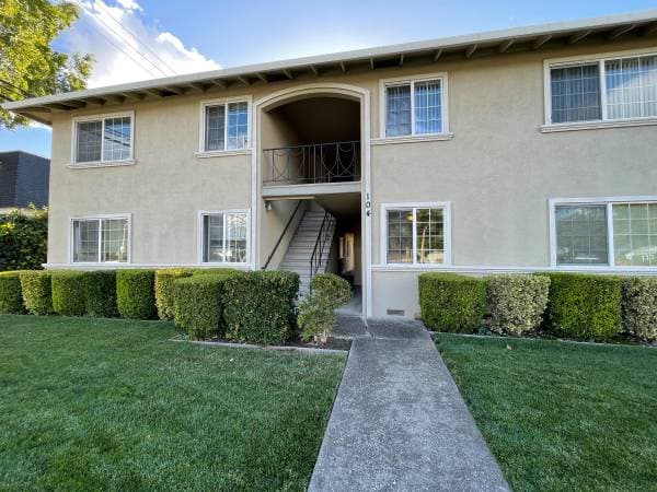 2BR/1BA Apartment on Washington St. · Santa Clara photo 1