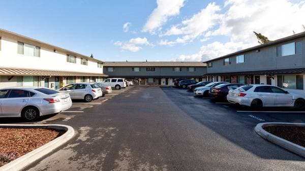 1BR/1BA Apartment on Fairfield Avenue · Fairfield photo 1