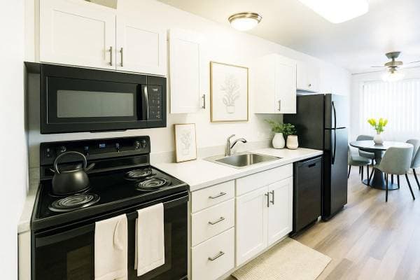2BR/2BA Apartment on Washington Ave · San Leandro photo 2