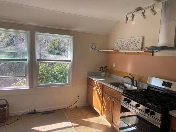 Apartments on Morelos Avenue · Forest Knolls photo 2