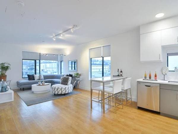 2BR/2BA Apartment on 3rd St. · San Francisco photo 5