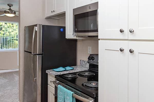 2BR/2BA Apartment · Los Altos photo 2