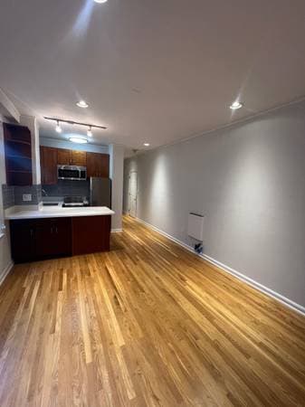 1BR/1BA Apartment · Oakland photo 3