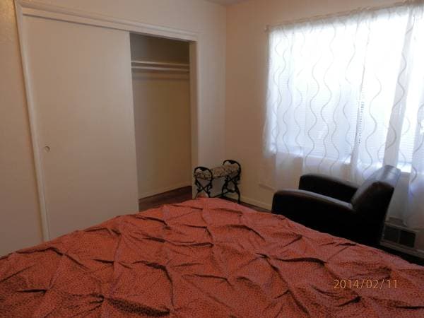 2BR/1BA Apartment · Berkeley photo 4