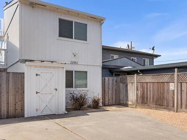 1BR/1BA Single Family House on E Cliff Dr · Santa Cruz photo 1