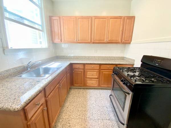 1br/1ba. Bay Windows, Laundry On-Site. Garage Parking Available photo 5