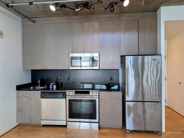 1BR/2BA Loft · San Francisco photo 3