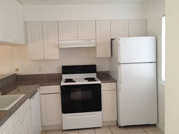 2BR/2BA Townhouse · Belmont photo 1