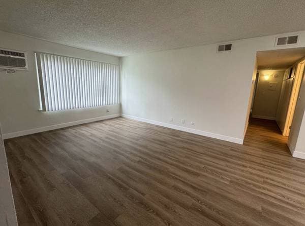 2BR/1BA Apartment on Albany Drive · San Jose photo 1