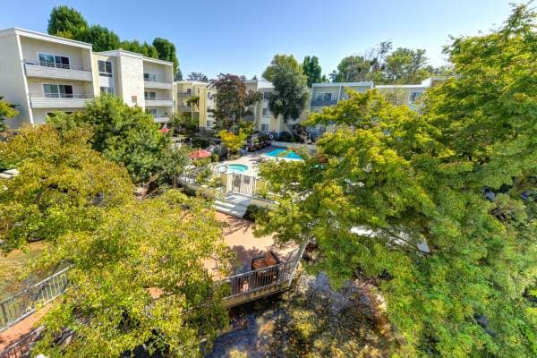 0BR/1BA Apartment on Creekside Drive · Walnut Creek photo 2