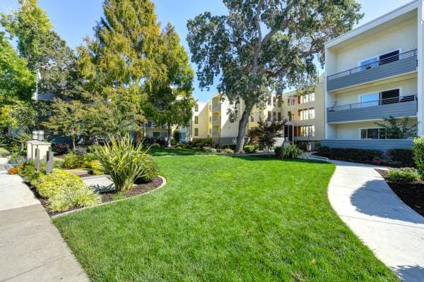 0BR/1BA Apartment on Creekside Drive · Walnut Creek photo 3
