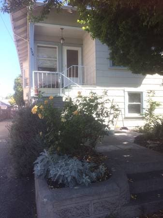 2BR/2BA Duplex on 58th Street · Oakland photo 1