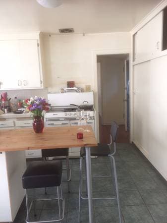 2BR/2BA Duplex on 58th Street · Oakland photo 2