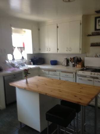 2BR/2BA Duplex on 58th Street · Oakland photo 3