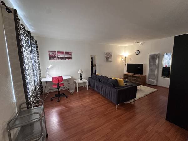 1BR/1BA Apartment · Berkeley photo 3