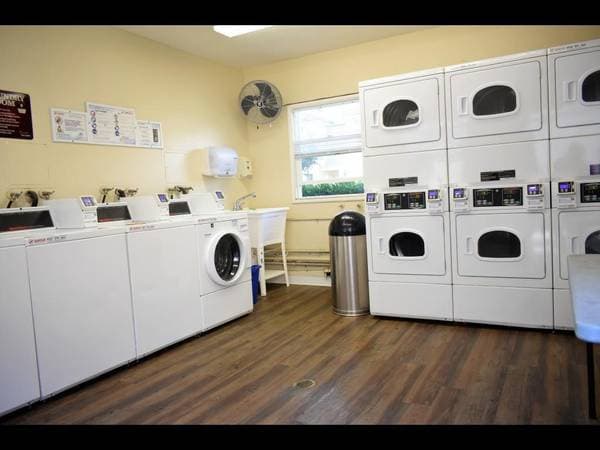 2BR/1BA Townhouse · San Leandro photo 5
