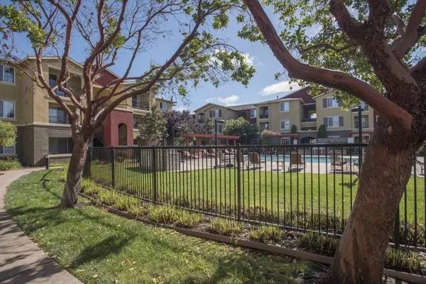 1BR/1BA Apartment on Valle Vista Ave · Vallejo photo 5