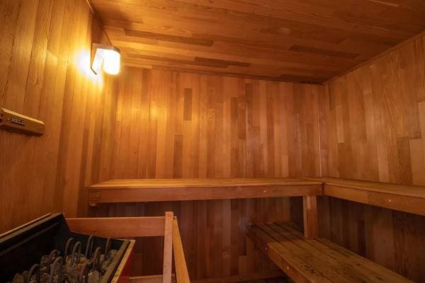 2BR/2BA Condo on Hayward Ave · San Mateo photo 5