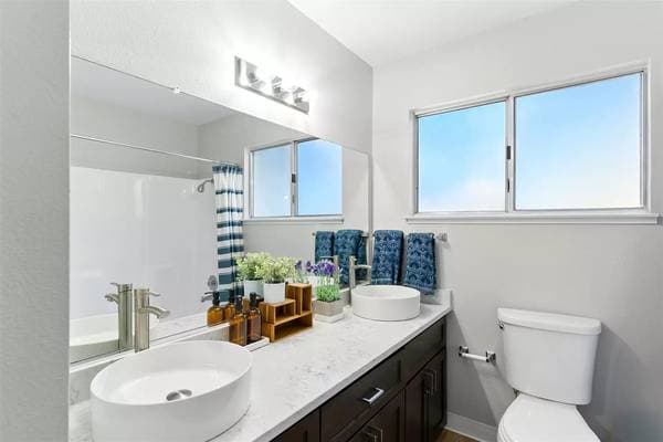 2BR/1BA Apartment on Lakeville Cir · Petaluma photo 1