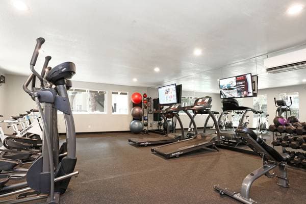 1BR/1BA Apartment on Hancock Street · Hayward photo 2