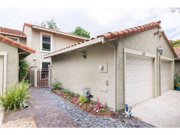 2BR/2BA Townhouse · Campbell photo 1