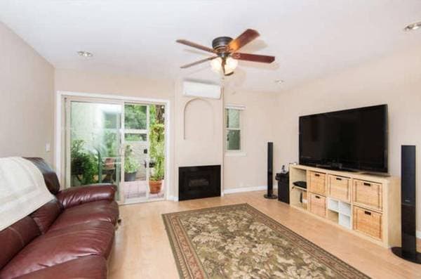 2BR/2BA Townhouse · Campbell photo 2