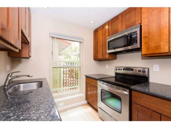 2BR/2BA Townhouse · Campbell photo 4