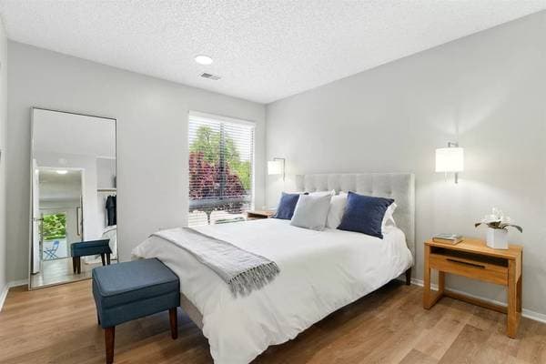 2BR/1BA Apartment on Lakeville Cir · Petaluma photo 2