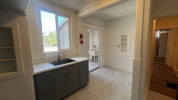 3BR/1BA Apartment · Oakland photo 3