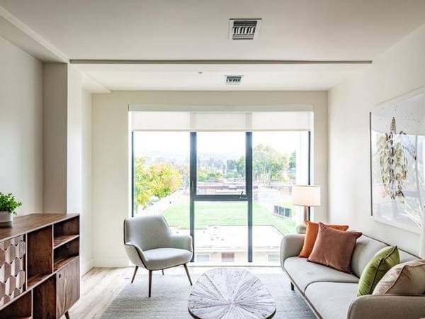 0BR/1BA Apartment on Telegraph Ave. · Oakland photo 3