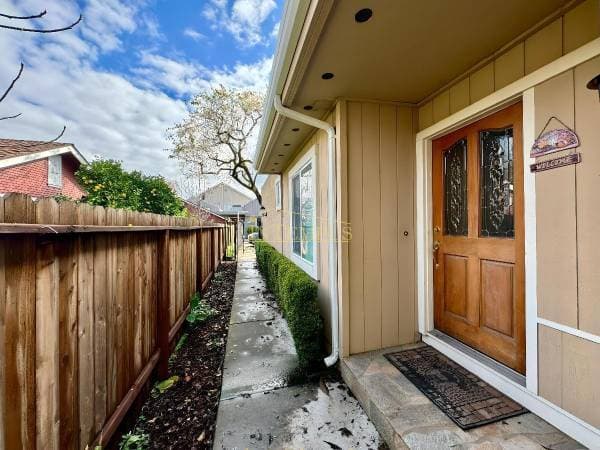 4BR/2BA Single Family House on Park Ave · Santa Clara photo 2