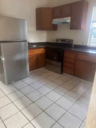 2BR/1BA Apartment · Emeryville photo 4