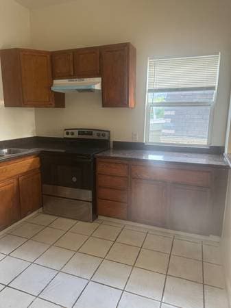 2BR/1BA Apartment · Emeryville photo 5