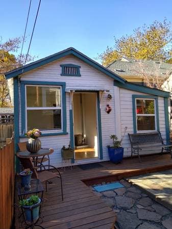 1BR/1BA Single Family House · Oakland photo 1