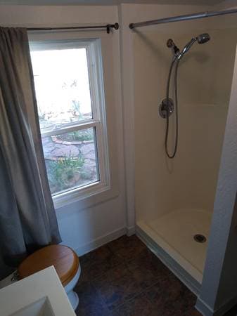 1BR/1BA Single Family House · Oakland photo 3