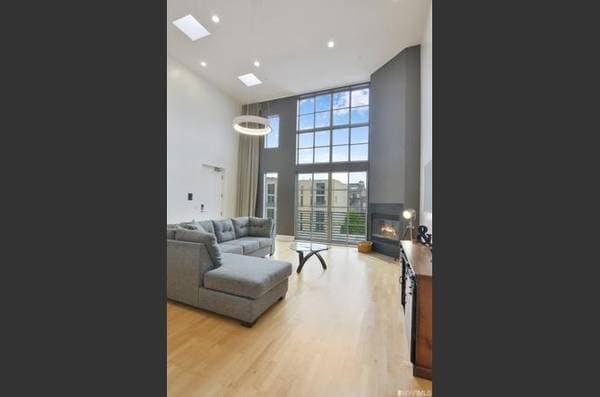 Lofts on Lucerne St · San Francisco photo 3