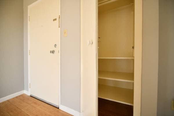 1BR/1BA Apartment on Summit St · Oakland photo 5