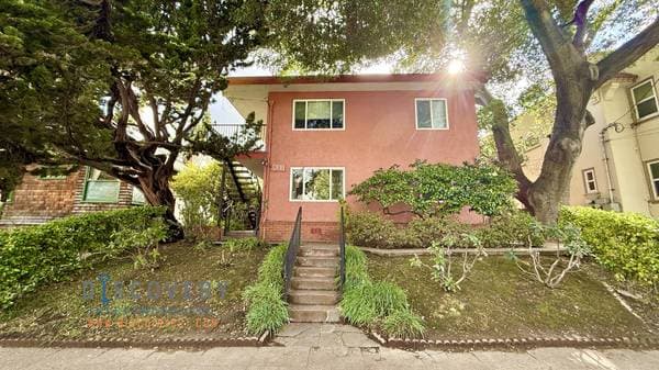 1BR/1BA Apartment on Croxton Avenue · Oakland photo 1